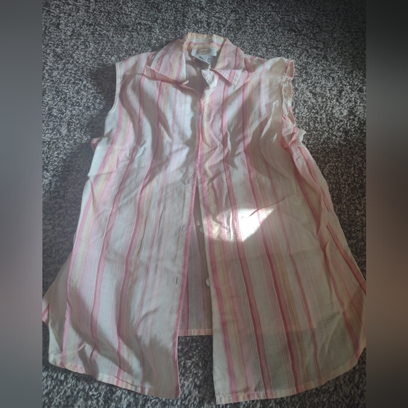 Woman's Talbots blouse - Picture 1 of 3